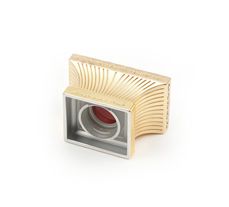 gold-textured-square-perfume-cap